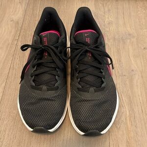 New condition Nike downshifter runners